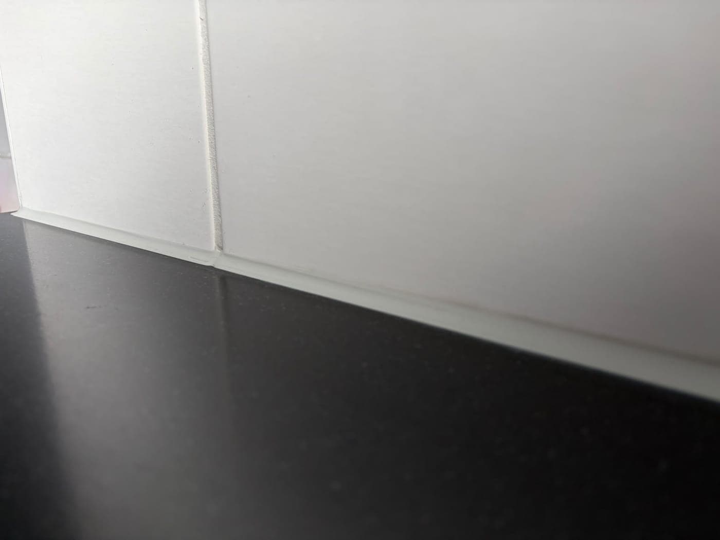 Keuken, tot in de hoek: kitwerk door Mesker Montage